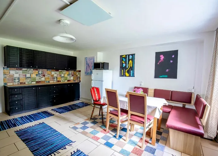 Art In Waldfrieden * סמרינג